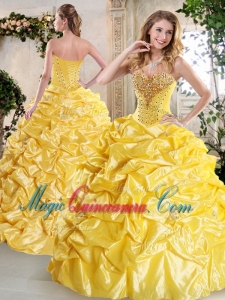 2016 Fashionable Ball Gown Quinceanera Gowns with Beading and Pick Ups for Spring