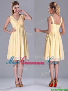 Empire Light Yellow V Neck Knee Length Short Dama Dress with Ruching