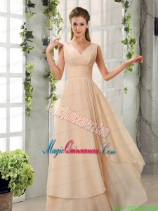 Ruching V Neck Chiffon Mother Dress for Quinceanera in Champagne