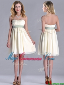 Modern Empire Light Yellow Dama Dress with Ruching and Belt