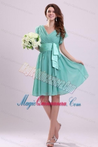 Apple Green V-neck Chiffon Dama Dresses with Short Sleeves