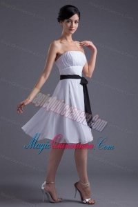 Elegant Empire Sash Knee-length White Chiffon Dama Dress for Quinceanera with Strapless