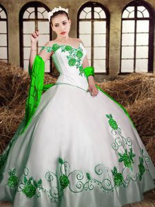 Dynamic Sleeveless Embroidery Lace Up Quinceanera Gowns