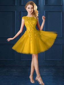 Deluxe Bateau Cap Sleeves Vestidos de Damas Knee Length Lace and Appliques Gold Tulle
