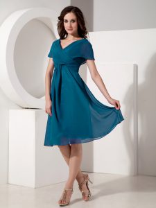 Exquisite V-neck Short Sleeves Chiffon Mother Of The Bride Dress Ruching Zipper
