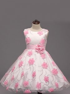 Attractive White Zipper Pageant Dress for Teens Appliques Sleeveless Knee Length