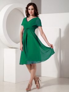 Attractive Dark Green Chiffon Zipper V-neck Short Sleeves Knee Length Mother Dresses Ruching