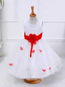 Enchanting White Lace Up Little Girls Pageant Gowns Hand Made Flower Sleeveless Tea Length
