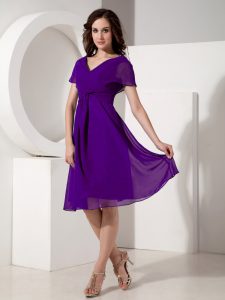 Super Purple Mother Of The Bride Dress Prom and Party with Ruching V-neck Short Sleeves Zipper