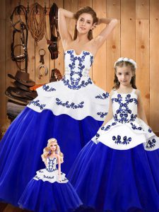 Blue Sleeveless Floor Length Embroidery Lace Up Quinceanera Gowns