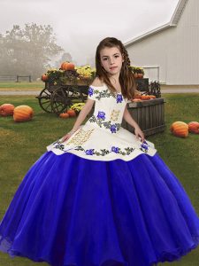 Exquisite Royal Blue Straps Neckline Embroidery Pageant Gowns For Girls Sleeveless Lace Up