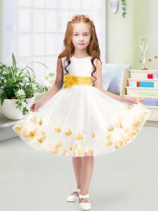 Customized White Tulle Zipper Little Girls Pageant Gowns Sleeveless Knee Length Appliques and Belt