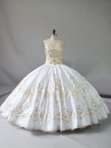Custom Design White Sweetheart Neckline Embroidery Quinceanera Gowns Sleeveless Lace Up