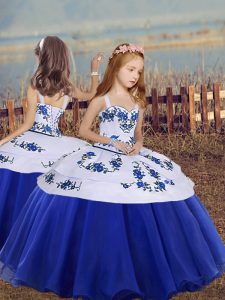 Sleeveless Organza Floor Length Lace Up Little Girls Pageant Dress in Royal Blue with Embroidery