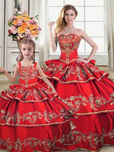 Fashion Satin and Organza Sweetheart Sleeveless Lace Up Embroidery and Ruffled Layers Vestidos de Quinceanera in Red