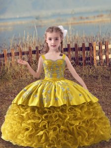 New Style Straps Sleeveless Little Girls Pageant Gowns Sweep Train Embroidery Gold Fabric With Rolling Flowers