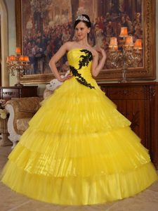 Yellow Ruffled Layers Sweet 15 Dresses with Black Appliques