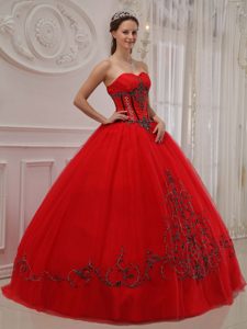 Sweetheart Ball Gown Red Sweet 15 Dress with Black Appliques