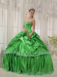 Spring Green Beaded Taffeta Quinceanera Dresses with Lace Hem