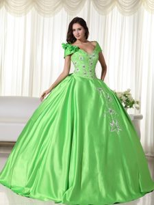 Off The Shoulder Spring Green Embroidery Quinceanera Gowns