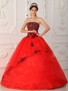 Black and Red Beaded Organza Appliques Sweet 15 Dresses in Clifton
