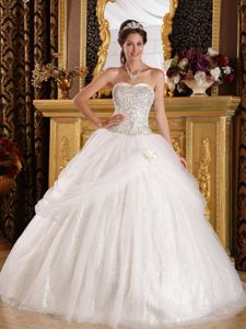 Sweetheart White Quinceanera Dress in Tulle and Shinning Fabric