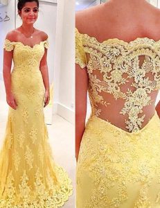 Mermaid Off the Shoulder Lace Short Sleeves Appliques Side Zipper Mother Of The Bride Dress with Yellow Brush Train