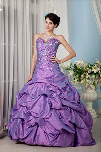 Lavender Sweetheart Quinceanera Gown with Colorful Sequins Decoration