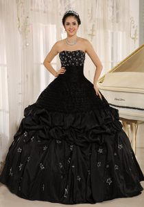 Black Taffeta Quinceanera Gown Dress with Appliques and Star Decoration