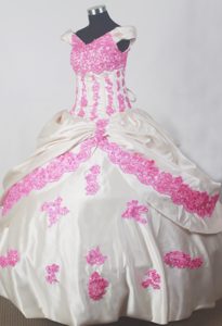 Off The Shoulder Style Little Girl Pageant Dress with Pink Appliques