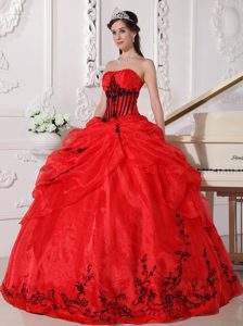 Red and Black Strapless Organza Sweet 16 Dresses with Appliques