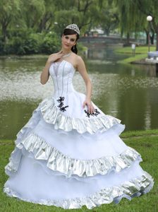 White Strapless Quinceanera Dresses with Appliques and Flouncing