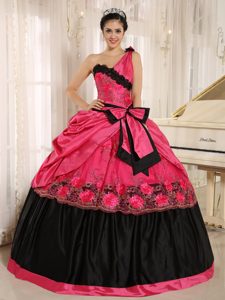 Hot Pink and Black One Shoulder Quinceanera Gown Appliques Bows