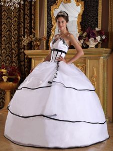 Ball Gown Simple Appliqued White Sweet 15 Dresses Organza