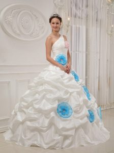 One Shoulder Beaded White Quinces Dresses with Blue Flowers