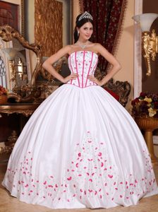 Inexpensive Corset Back Embroidery White Dresses for Sweet 15