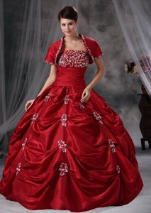 Cheap Pick Ups Red Appliqued Quinceanera Gown about 200