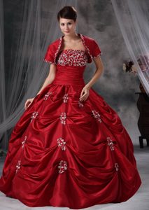 Cheap Pick Ups Red Appliqued Quinceanera Gown about 200