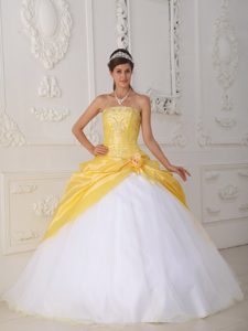 Flowers and Appliques Accent Quince Dresses in White and Yellow