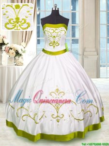Sleeveless Embroidery Lace Up Sweet 16 Dresses