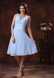 Chiffon V-neck Dama Dress for Quinceanera In Knee-length