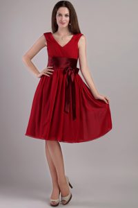 Sash Accent V-neck Chiffon Dama Quinceanera Dresses in Wine Red