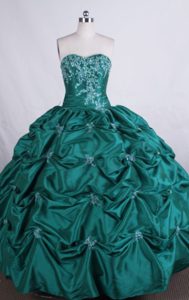 Sweetheart beaded appliques Green Pick-ups Quince Dresses