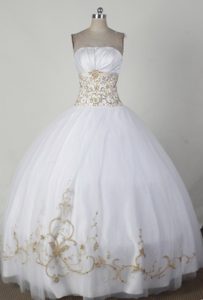 White Ball Gown Strapless Gold Embroidery Quincenera Dresses