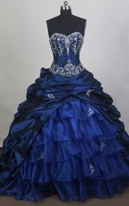 Sweetheart Appliques and Beading Brush Train Sweet 16 Dresses