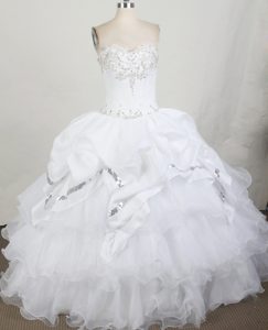 Sweetheart Beading and Appliques Ruffled White Sweet 16 Dresses