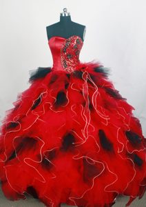 Red and Black Ruffled Sweetheart Appliques Beaded Sweet 15 Dresses