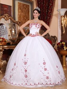 White Floor Length Organza Dresses for 15 with Red Embroidery