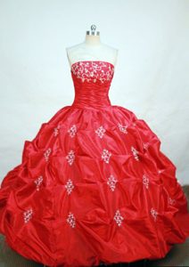 Ruched Strapless Appliques Pick-up Red Taffeta Quinceanera Dress