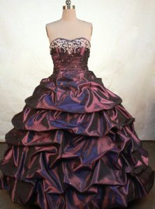 Ruching Sweetheart Taffeta Embroidery Quinceanera Dress in Burgundy